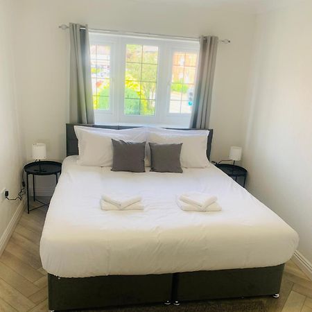 Newly Renovated, Modern 3 Bed Apartment ウォルマーズリー エクステリア 写真