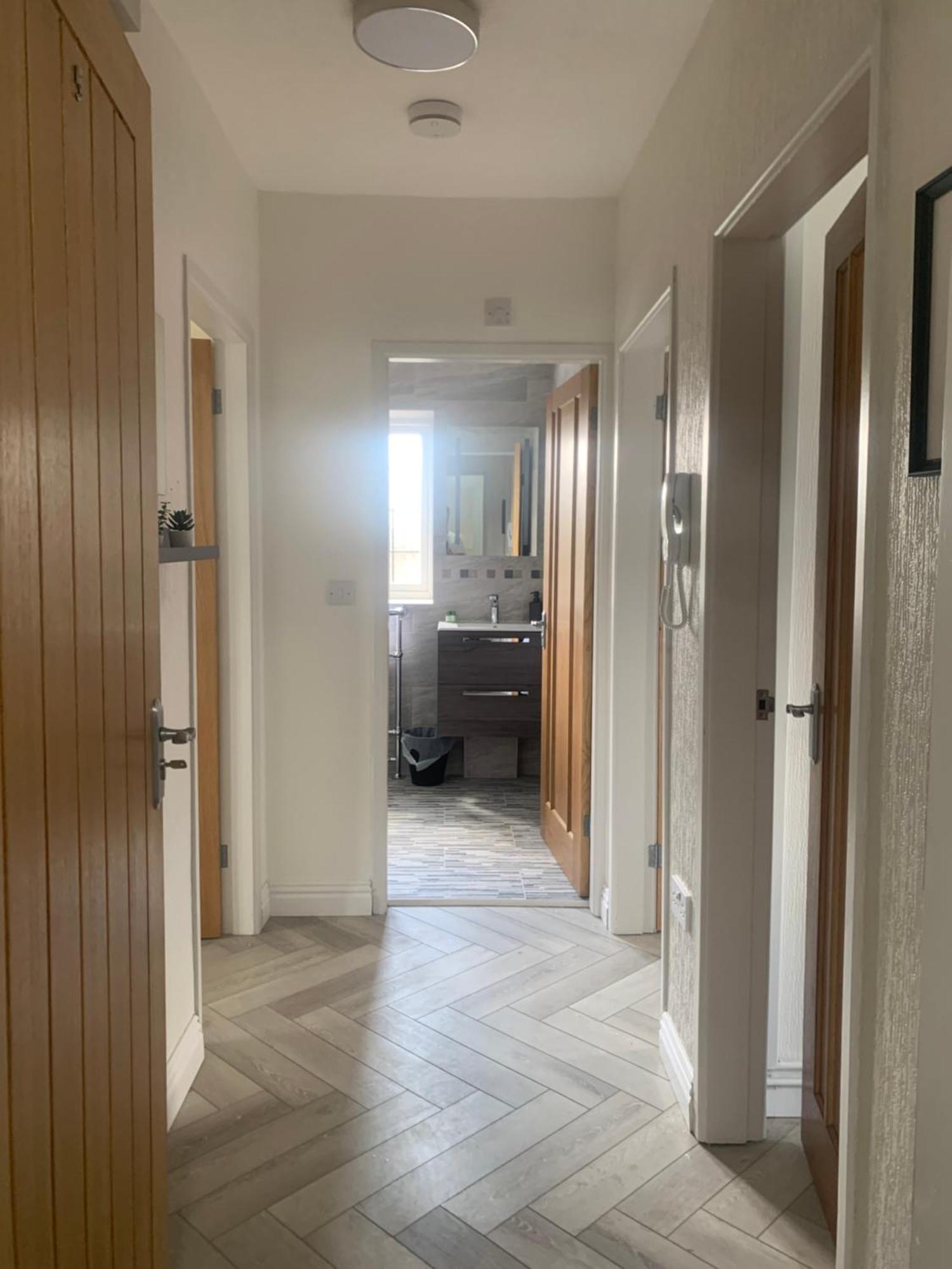 Newly Renovated, Modern 3 Bed Apartment ウォルマーズリー エクステリア 写真