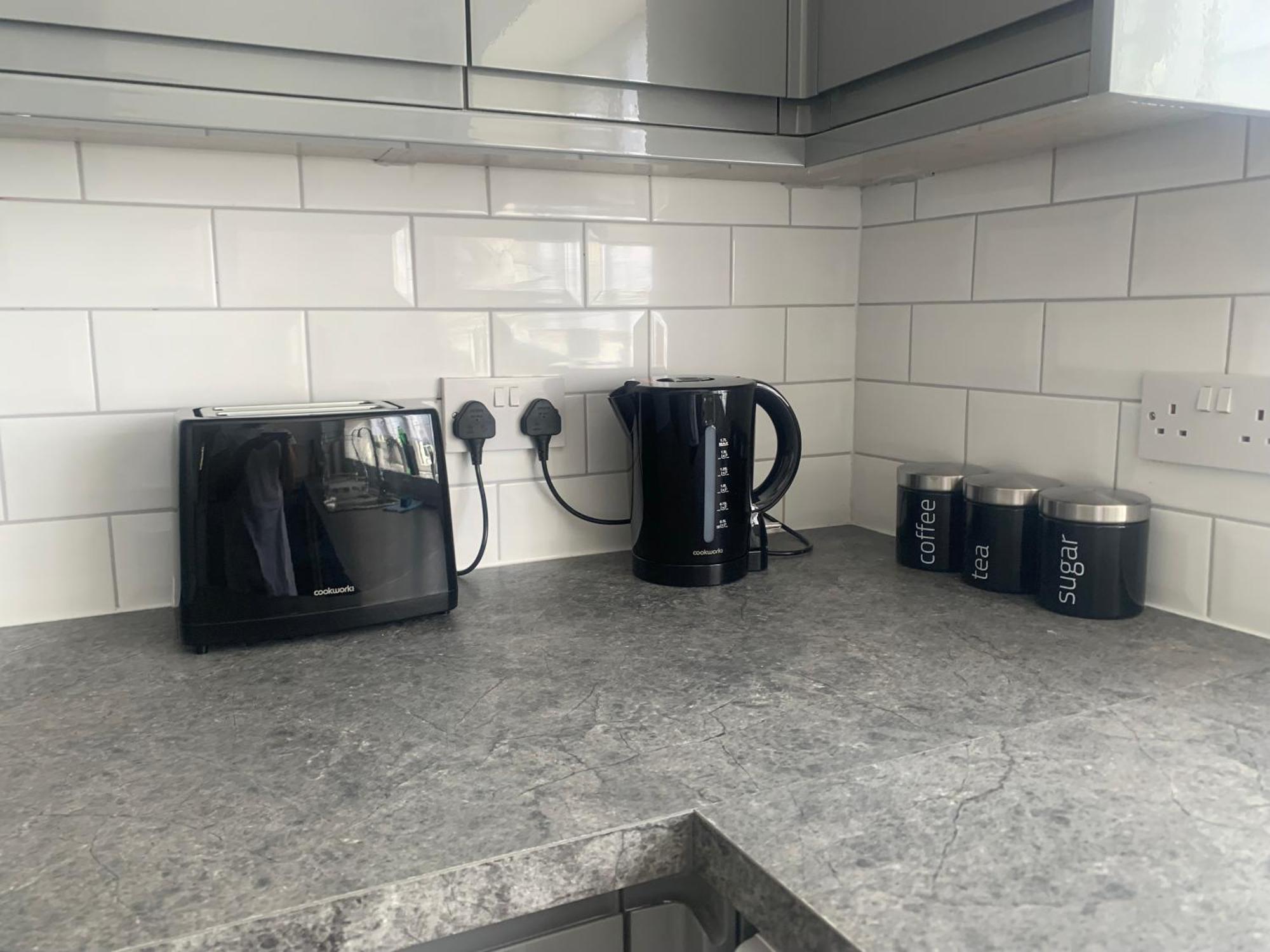 Newly Renovated, Modern 3 Bed Apartment ウォルマーズリー エクステリア 写真